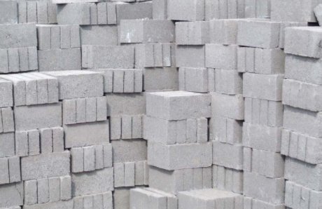 1加气混凝土砌块的强度等级怎么表示呢？用MU3.5还是A3.5呢？ 2加气混凝土砌块 是不是实心混凝土砌块呢？