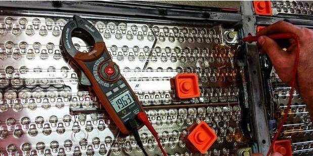 特斯拉发生自燃，为什么特斯拉这么多问题还备受追捧？