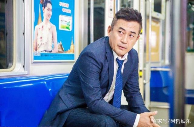 52岁王志飞，隐瞒了6年的小15岁娇妻,你知道她是谁吗？