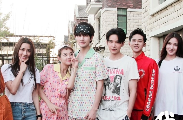 《我的邻居睡不着》这部剧讲的什么？