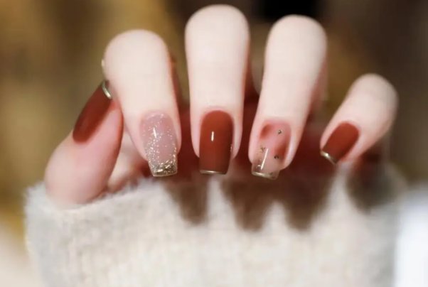 美甲美睫纹绣培训学校学费多少