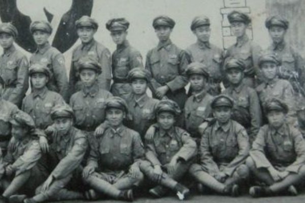 十万青年十万军什么意思？