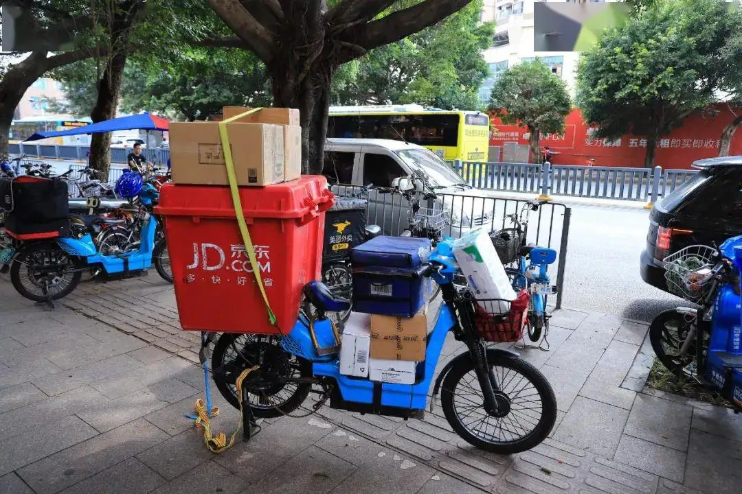 上海送达时间多次延期，京东物流“缺考”，延迟送达是否需要缴纳滞纳金？