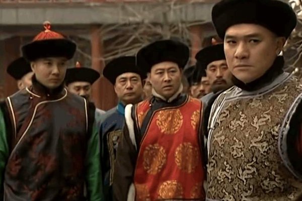 雍正继位后，为什么要把八阿哥的名字改为阿其那？