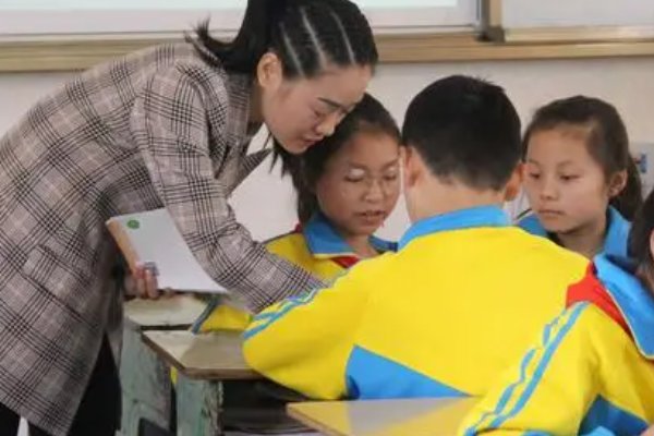 以下那句诗句描写了小雪时节的景象