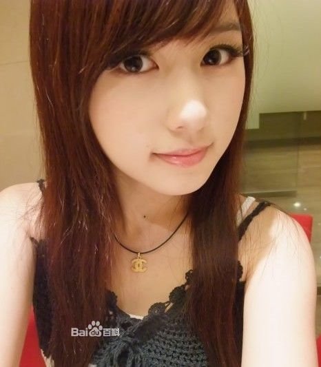 这个女的是谁 谁知道啊