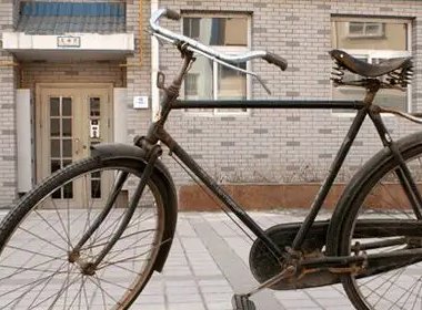 山西90后新人定制二八大杠做婚车，他们为何会向往老一辈的爱情？