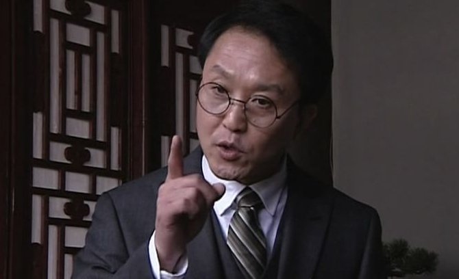 潜伏小说结局是什么?