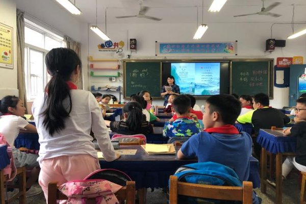 滞留的词语解释