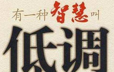 18线男歌手商演耍大牌，30个保安占两电梯护送，有谁认识他？