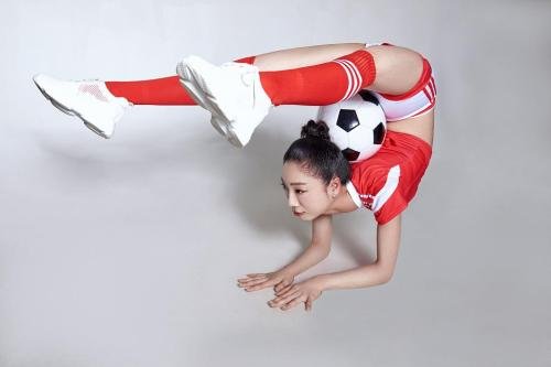 成都一柔术女孩一天连破三项世界纪录，她当初是如何走上这条道路的？