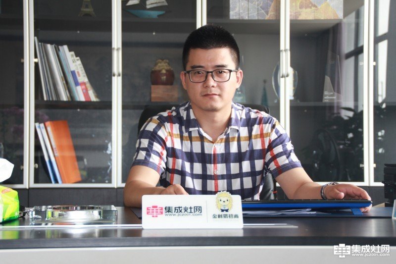 7年前，东北小伙王帅娶了一个澳洲农场主千金，他现状是什么样呢？