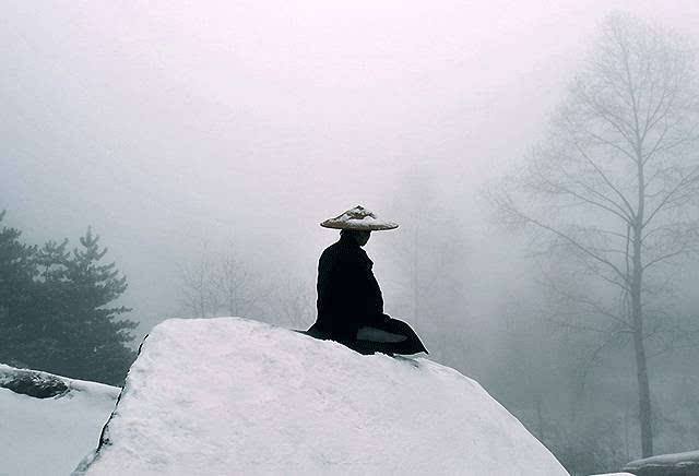 古代表示不屑与人结伴为伍的诗词有哪些？