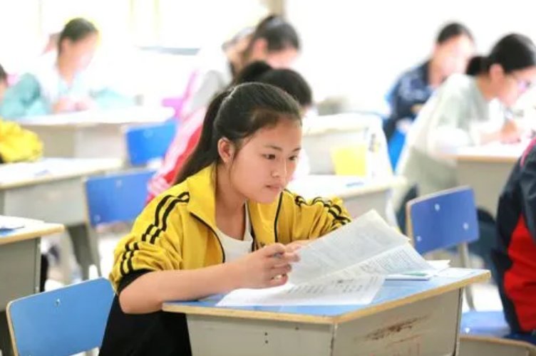 河南中考300分左右能上什么学校