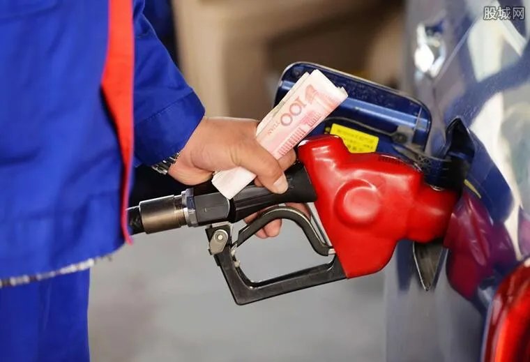 国内油价最大降幅 国内成品油价要回归7元时代