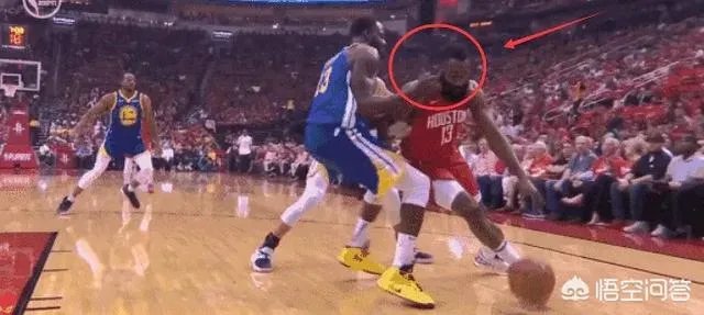 格林再次打到哈登眼睛，再次主动道歉。格林真的是无意的，还是装无辜？