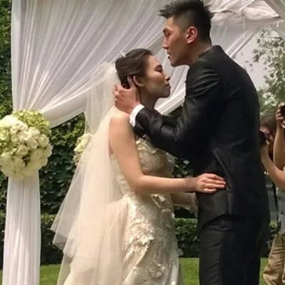 八一张博老婆合影照片 曝著名车模曾是他绯闻女友