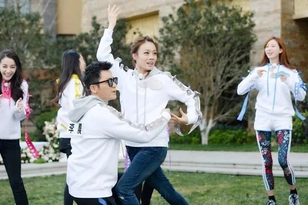 邓超为孙俪庆生惹人艳羡,究竟如何在千万人之中找到“对”的人?