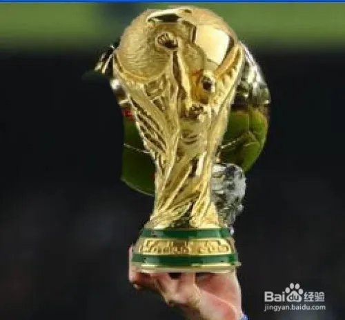 PS一张梅西高举世界杯的图片