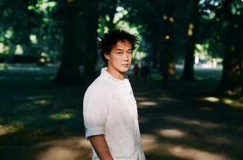 张家辉主演的电影完美情人插曲叫什么名字?