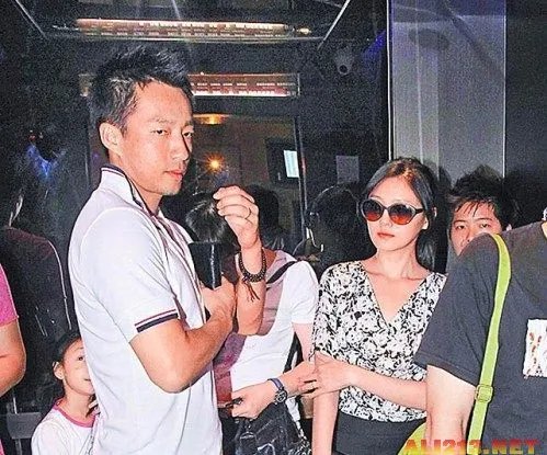 大男子成小跟班 盘点娱乐圈里的“母老虎”