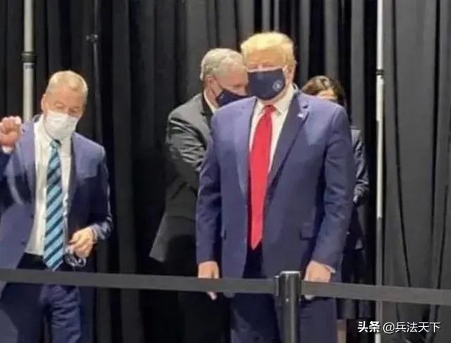 特朗普终于戴口罩了，大家怎么看？