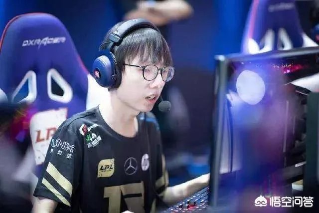 RNG两连败后“开会”场面压抑，却备受网友好评，你怎么看？