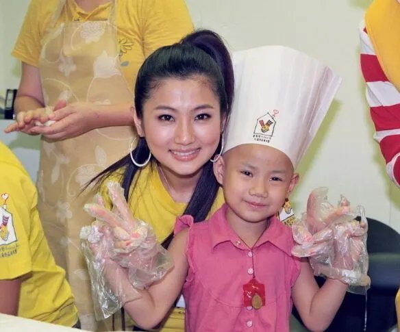 网友传爱在春天selina剧照 再站起来就是英雄