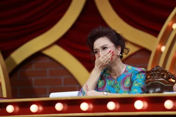 蔡明是田华的女儿吗?