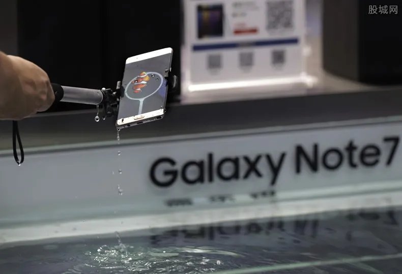 三星回应手机系统崩溃 具体原因是什么？