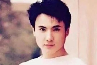 沈腾曾经是军艺校草，为什么成为了一个油腻大叔？