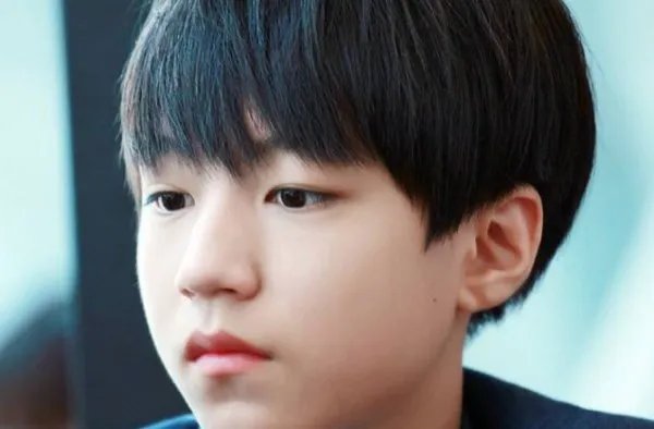 TFBOYS遭到粉丝激光笔照脸，如果激光笔照到眼睛，眼睛会受到什么伤害？