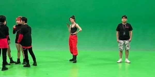 宋妍霏分手当日片场状态