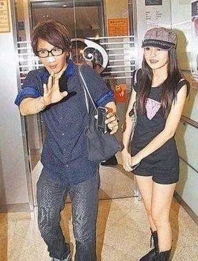 刘谦嫩模女友私房照曝光 魔法背后的豪宅生活