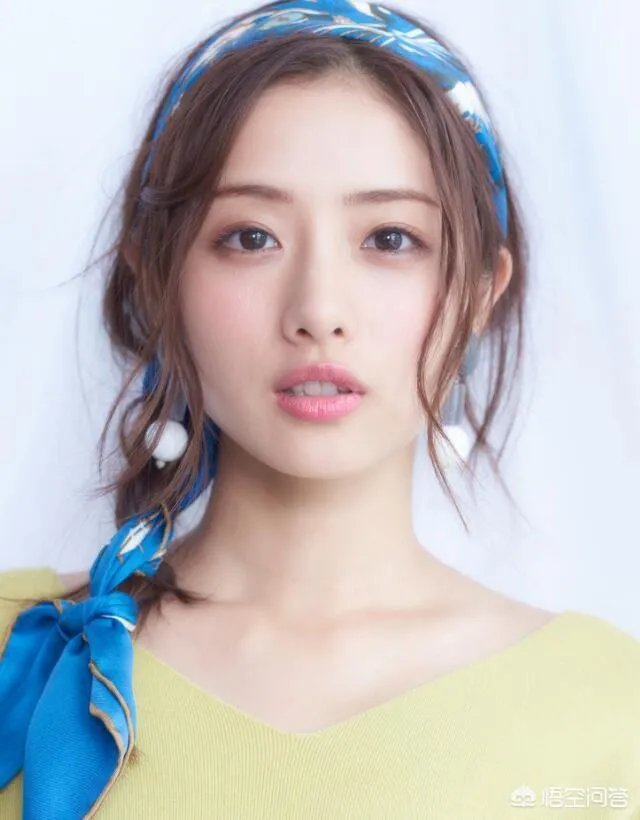 张含韵撞脸石原里美，那么她能像十元那样从事业低谷逆袭翻红吗？