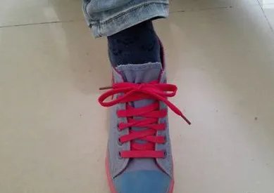 鞋带蝴蝶结的系法图解