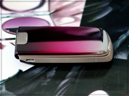 美女手中的玩物 诺基亚6600f时尚体验