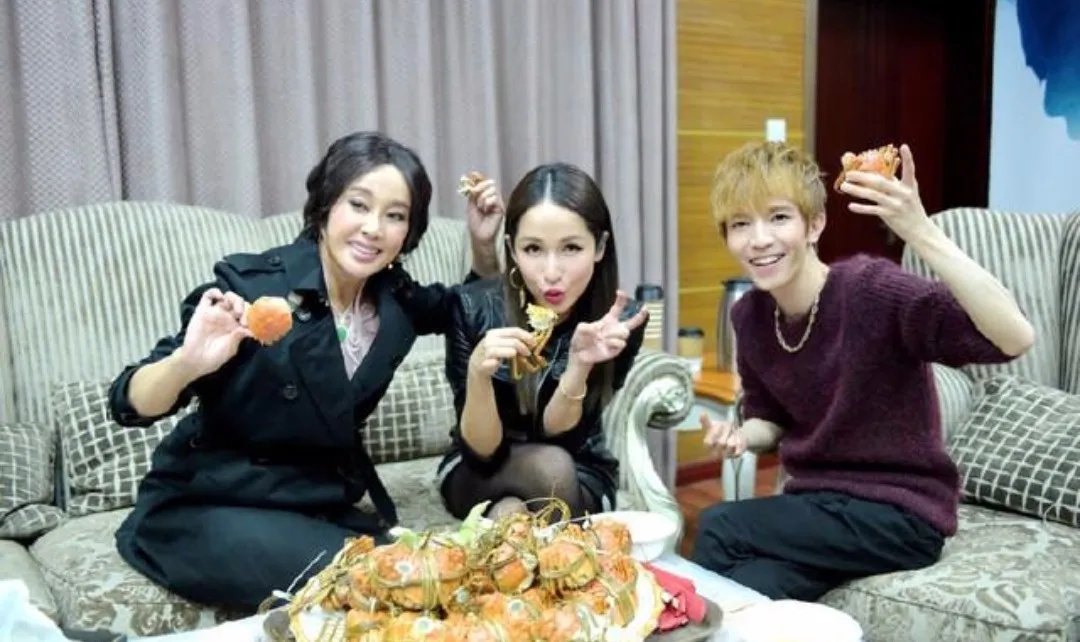 郭敬明当众流泪，如何看待他回应获陈凯歌夸奖哭了这一事件？