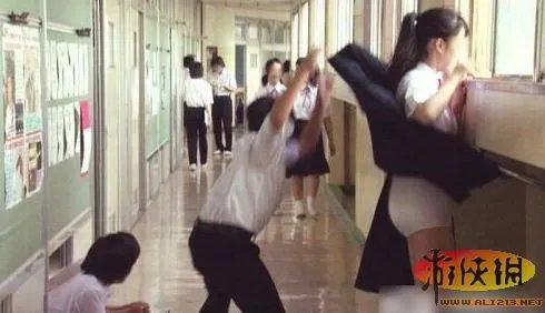 让人瞬间鸡动不已!充满邪恶的镜头的恶搞囧图