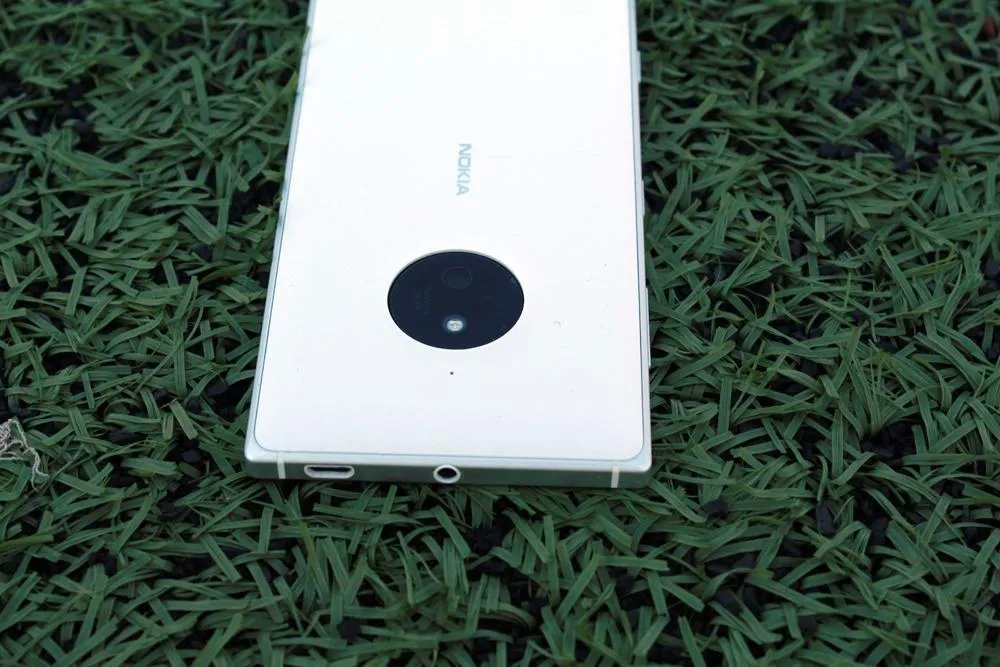 昔日巨头遗作 诺基亚WP8.1版Lumia 830评测