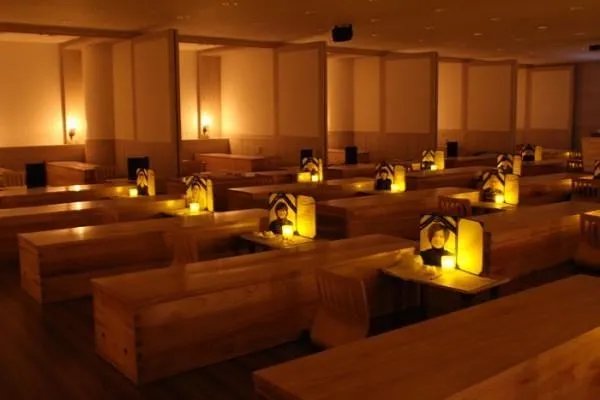 中国的棺材一头高一头低,有什么讲究吗?