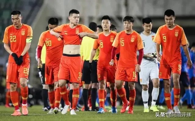 2019东亚杯首战国足1:2不敌日本队,如何评价本场比赛国足的表现?