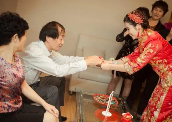 婚礼和葬礼一起举行叫什么？