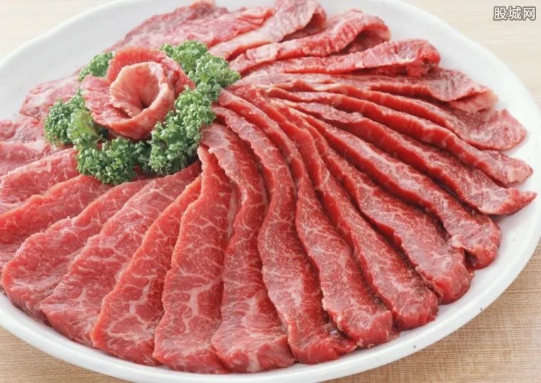 垃圾场挖冻肉销售 挖出来的冻肉被销售到不同的地方