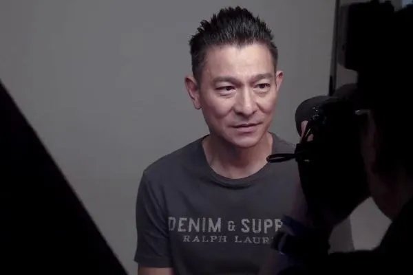 刘德华误发图秒删，竟是没有修过的照片？