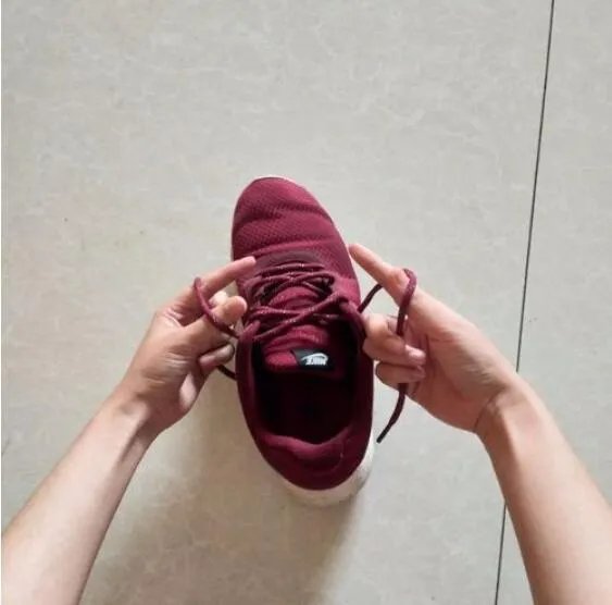 鞋带蝴蝶结的系法图解