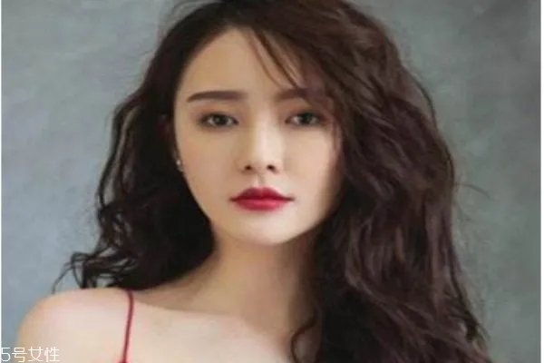 好看的长卷发发型图片 蛋糕卷发型