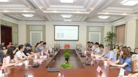 怎么看待华东师大出版社数学教辅推男女版这件事？