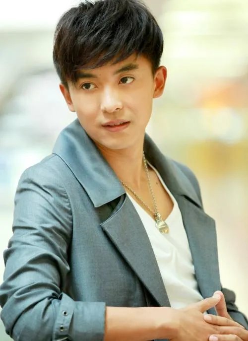 李佳航升级当爸，李佳航最近发展怎么样？