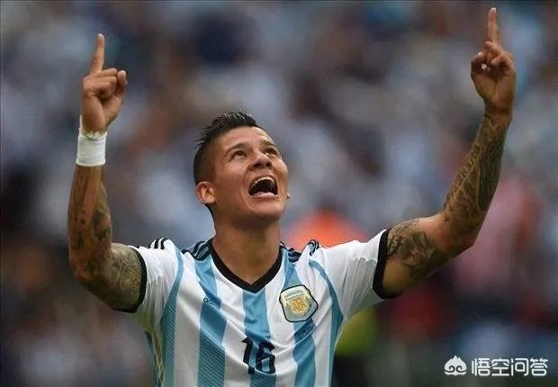 洪钢在解说女排亚洲杯时，把段放当做高意，你怎么评价他的此次失误？